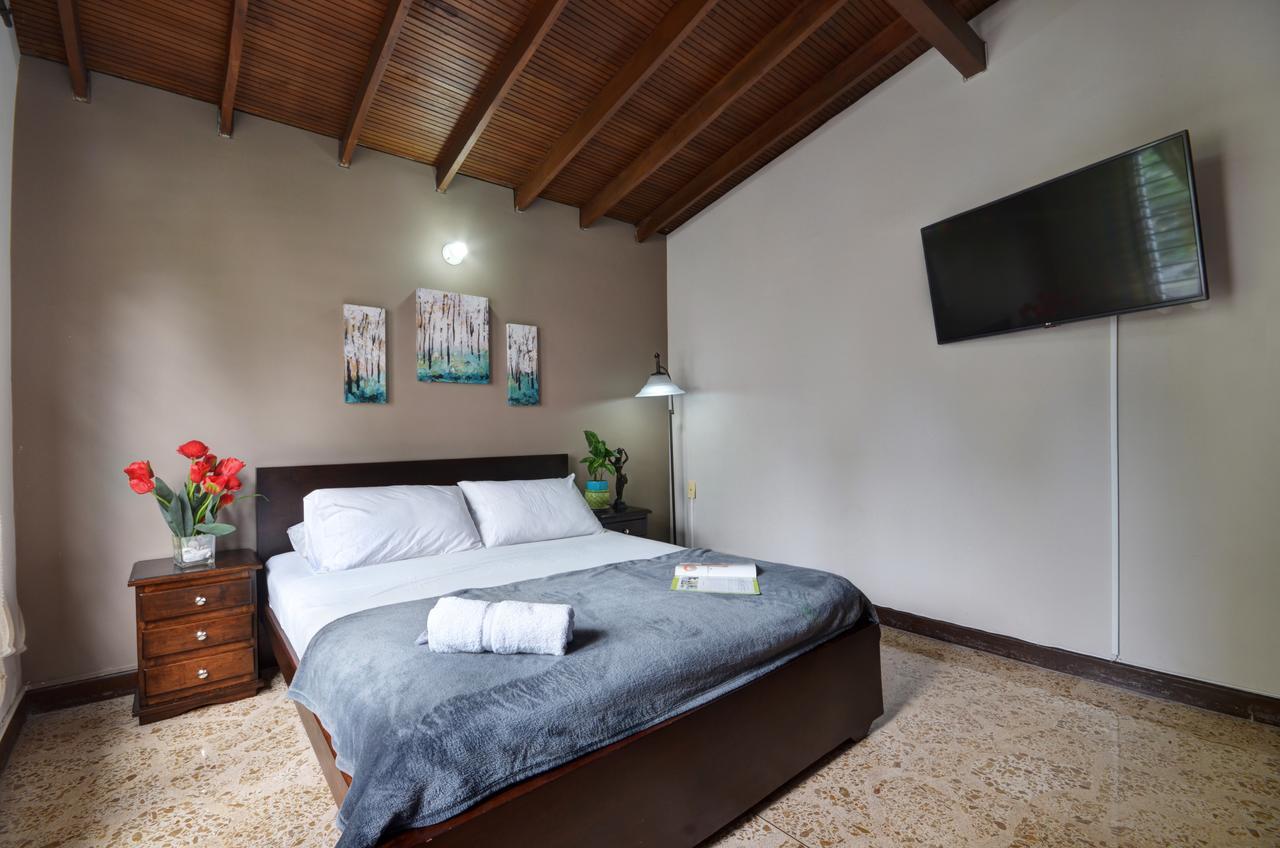 Ivy Hostel Medellín Zewnętrze zdjęcie